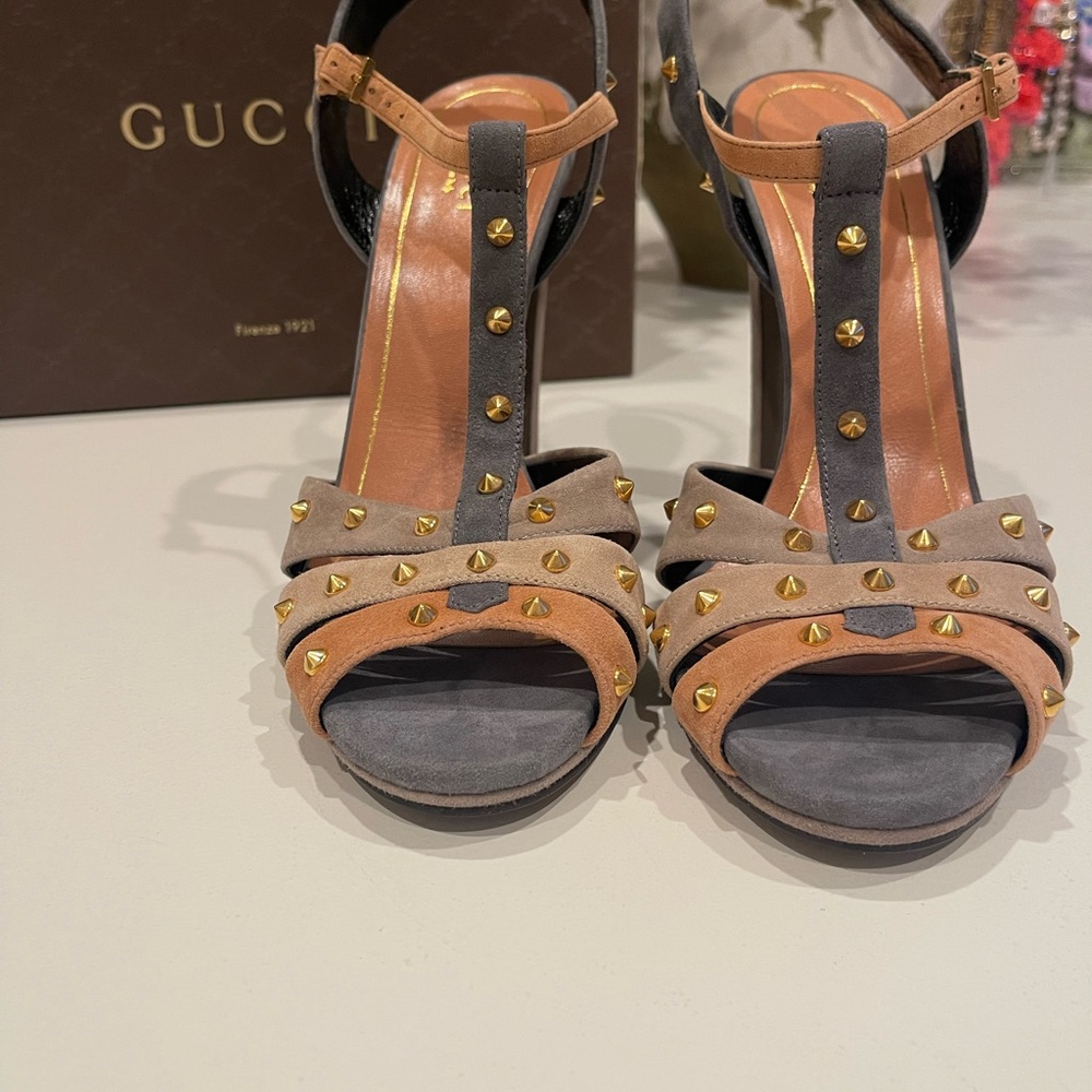 Gucci sandals with studs size 40, great condition grey and peach with studs